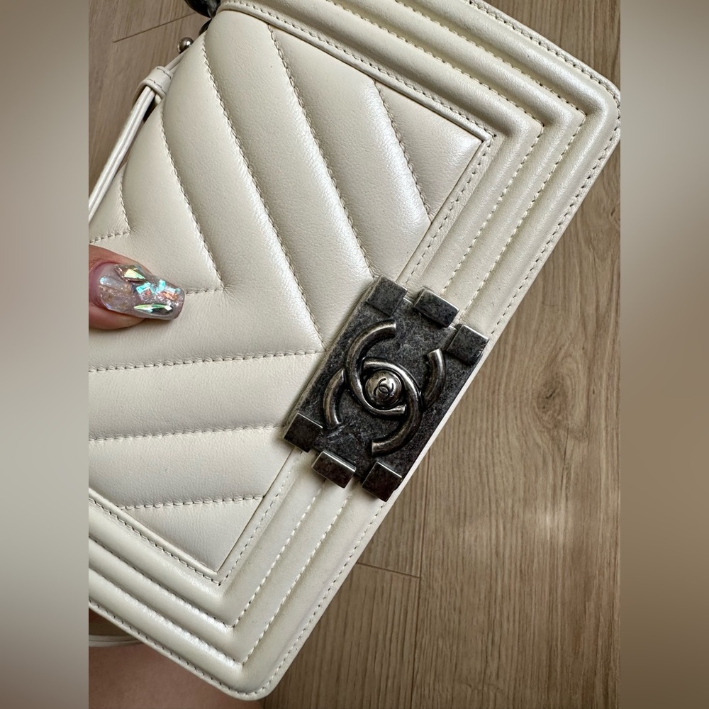 Chanel Off White Small Chevron Boy Bag - Picture 9 of 13
